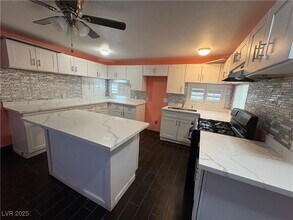 249 Shoshone Ln in Henderson, NV - Building Photo - Building Photo