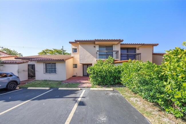 3809 SW 82nd Ave in Miami, FL - Building Photo - Building Photo