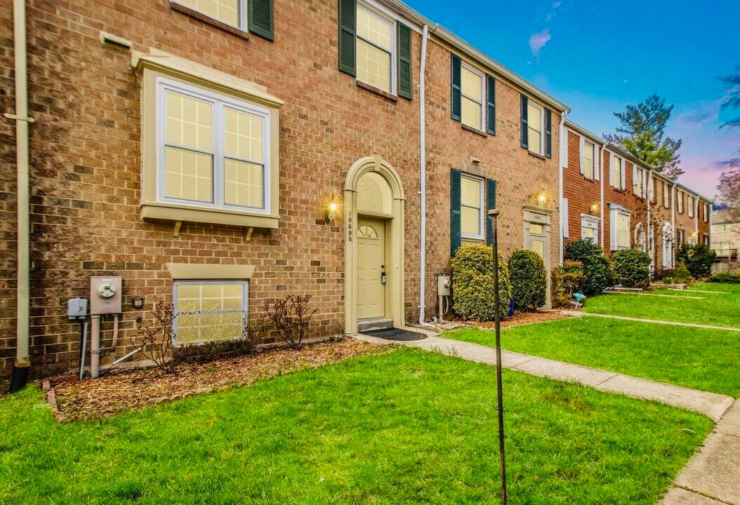10690 High Beam Ct in Columbia, MD - Building Photo