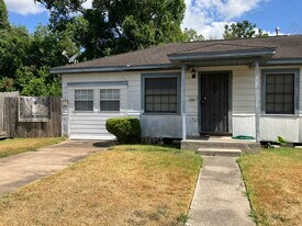 5213 Carmen St in Houston, TX - Building Photo