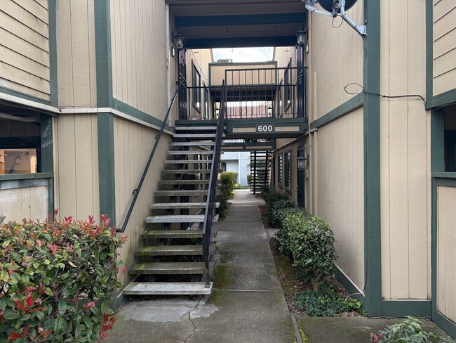 600 Del Verde Cir in Sacramento, CA - Building Photo - Building Photo