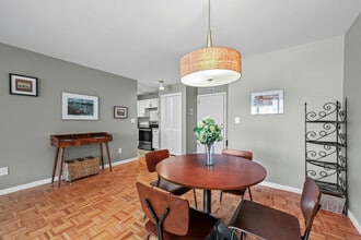 5 Bishop Rd in West Hartford, CT - Building Photo - Building Photo