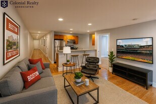 328 St Paul St in Brookline, MA - Building Photo