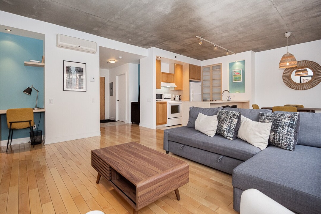 326 Rue De la Gauchetière O in Montréal, QC - Building Photo