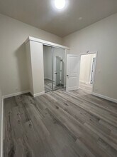 617 W 76th St in Los Angeles, CA - Building Photo - Building Photo