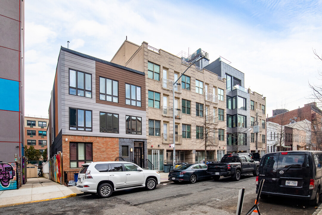 28 Fayette St in Brooklyn, NY - Foto de edificio