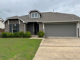 3636 E 143rd St S in Bixby, OK - Building Photo