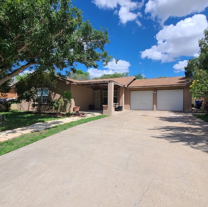 1003 Beverly Dr in Laredo, TX - Building Photo