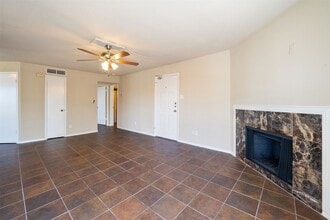 10630 Westbrae Pkwy in Houston, TX - Building Photo - Building Photo