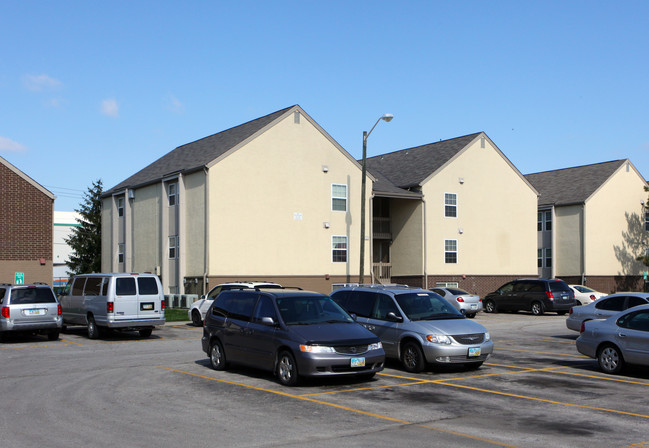 Bending Brook Apartments in Grove City, OH - Building Photo - Building Photo