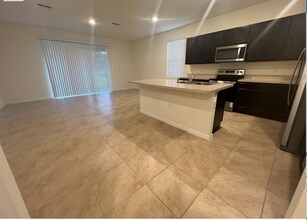 1296 Yellow Finch Dr in Davenport, FL - Building Photo - Building Photo