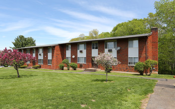 Meadoway Gardens in Middletown, CT - Building Photo - Building Photo