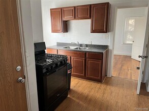 7592 Maxwell Ave in Warren, MI - Building Photo - Building Photo