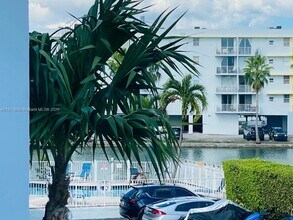 1185 Marseille Dr in Miami Beach, FL - Building Photo - Building Photo
