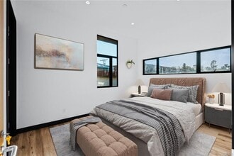 922 W Clark Ave in Burbank, CA - Building Photo - Building Photo