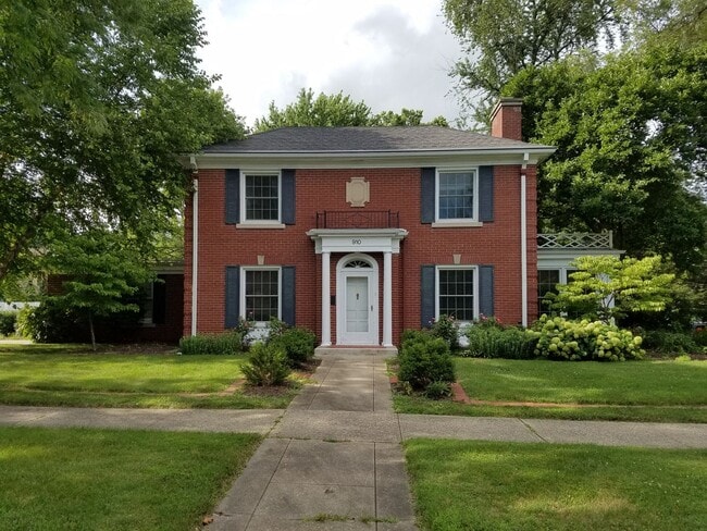 property at 910 W Green St