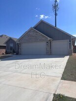 3010 Hollow Crest Ln in Norman, OK - Building Photo