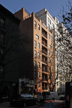 203 E 74 Street in New York, NY - Building Photo - Building Photo