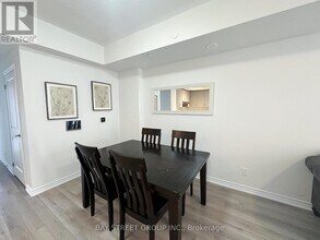 349-349 Wheat Boom Dr. in Oakville, ON - Building Photo - Building Photo