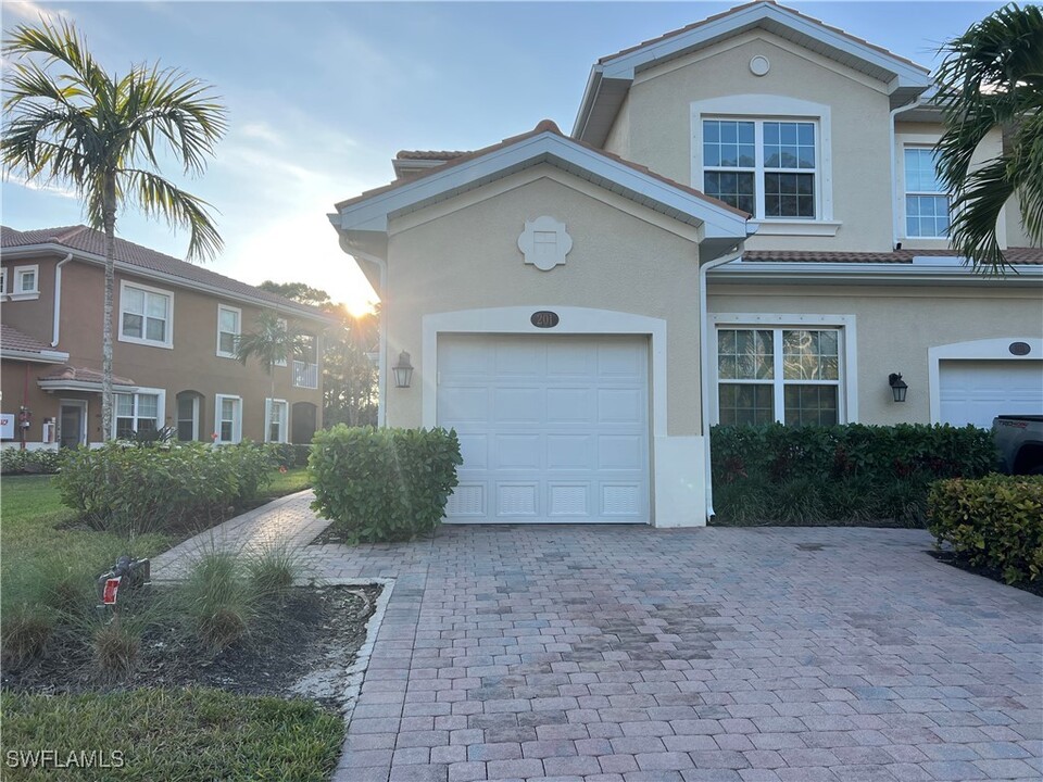 18304 Creekside Preserve Loop in Ft. Myers, FL - Building Photo