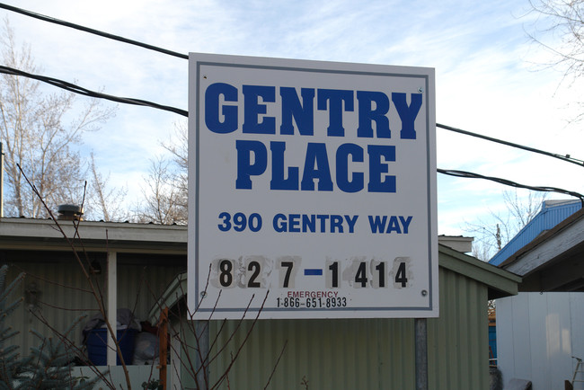 390 Gentry Way in Reno, NV - Foto de edificio - Building Photo