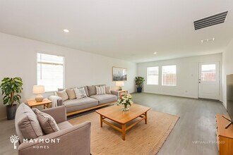 1083 Neyland Dr in Ennis, TX - Building Photo - Building Photo