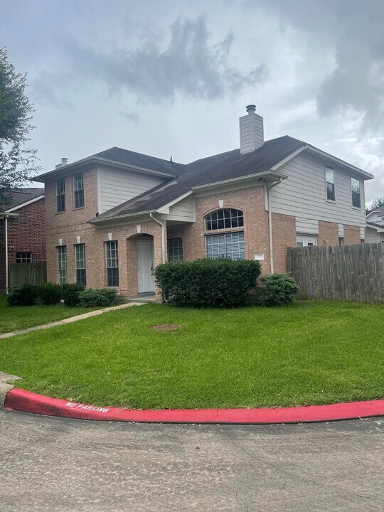 4002 Timber Falls Ct in Houston, TX - Building Photo