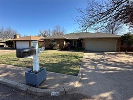 1212 Val Genes Rd in Edmond, OK - Building Photo