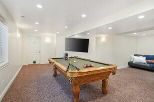 2253 N 10 W in Layton, UT - Building Photo