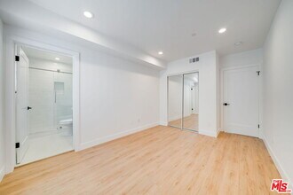 4866 1/2 Pickford St in Los Angeles, CA - Building Photo - Building Photo