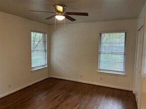 888 Berkinshire Dr in Dallas, TX - Building Photo - Building Photo