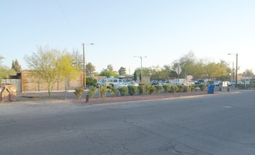 Blacklidge Court in Tucson, AZ - Foto de edificio - Building Photo