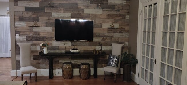 108 Walnut St, Unit 108 in Newton, MA - Building Photo - Building Photo