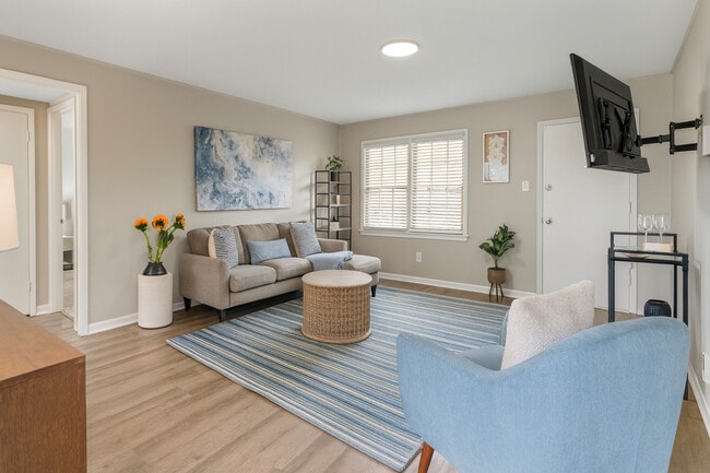 Osprey Cove North Apartments in Jacksonville, NC - Foto de edificio - Building Photo