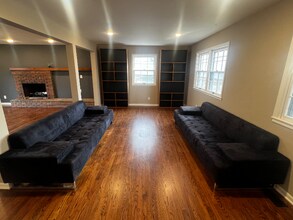 1054 Wellington Rd in Lawrence, KS - Building Photo - Building Photo