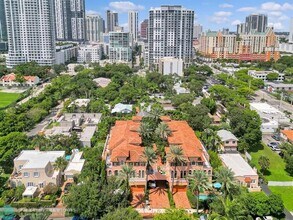 31 SE 10th Ave in Fort Lauderdale, FL - Building Photo - Building Photo