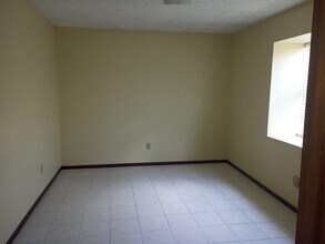 805 W 24th St, Unit 2 in Mission, TX - Foto de edificio - Building Photo