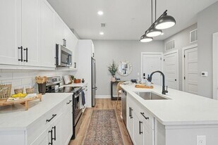 Everly in Charlotte, NC - Building Photo