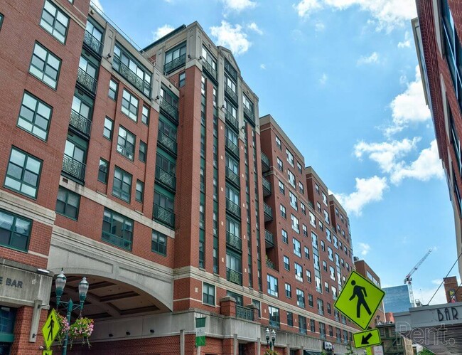 Park Square West in Stamford, CT - Foto de edificio - Building Photo