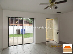 4176 Corsair Ave in Kissimmee, FL - Foto de edificio - Building Photo