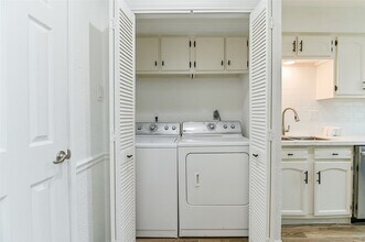 5791 Maple Hill Dr in Houston, TX - Building Photo - Building Photo