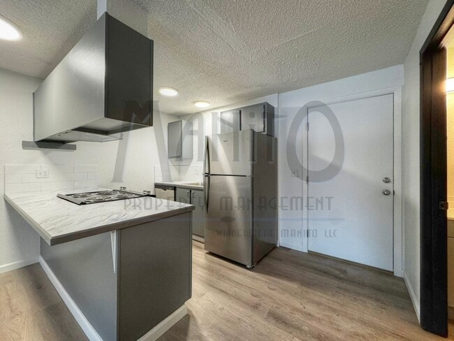 30 E Graves Rd