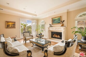 3691 Benedict Canyon Ln in Los Angeles, CA - Building Photo - Building Photo