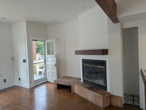 327 W Figueroa St in Santa Barbara, CA - Building Photo - Building Photo