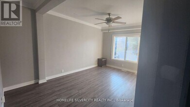 251-251 Bruce St in Oshawa, ON - Building Photo - Building Photo