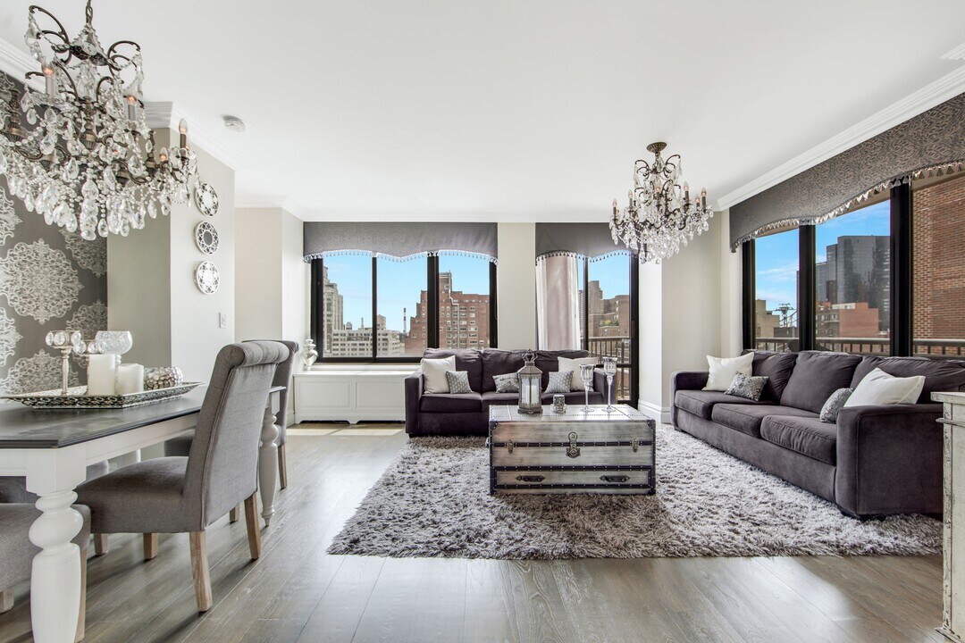 304 E 65th St in New York, NY - Building Photo