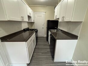 126 Jersey St, Unit 2 in Boston, MA - Foto de edificio - Building Photo