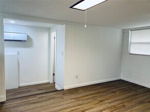 2400 Lake Sunset Dr in Orlando, FL - Building Photo - Building Photo