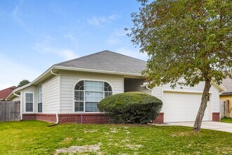 387 Summit Dr in Orange Park, FL - Foto de edificio - Building Photo