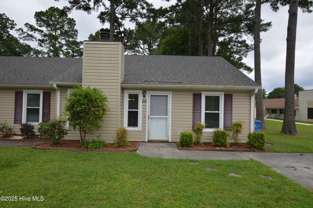 194 Village Dr in Jacksonville, NC - Building Photo